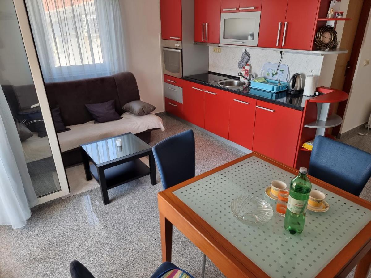 Apartment Daisy Novalja
